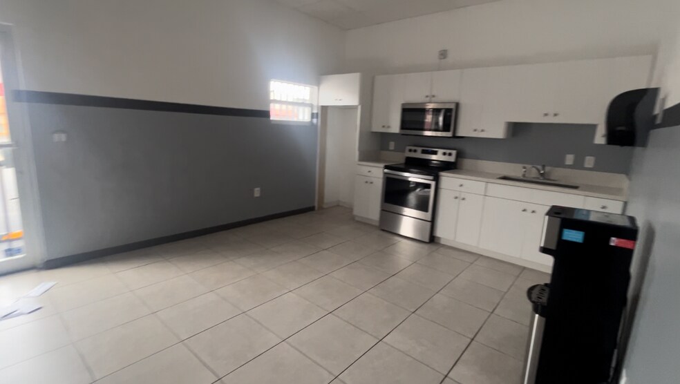 More Photos Of 13740 NW 19th Ave, Opa Locka Warehouse For Lease