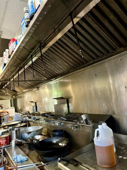 More Photos Of 825 New York Dr, Vandalia Storefront Retail Office For Sale