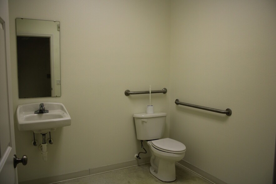More Photos Of 3311-3345 Medical Hill Rd, Sebring Medical For Lease