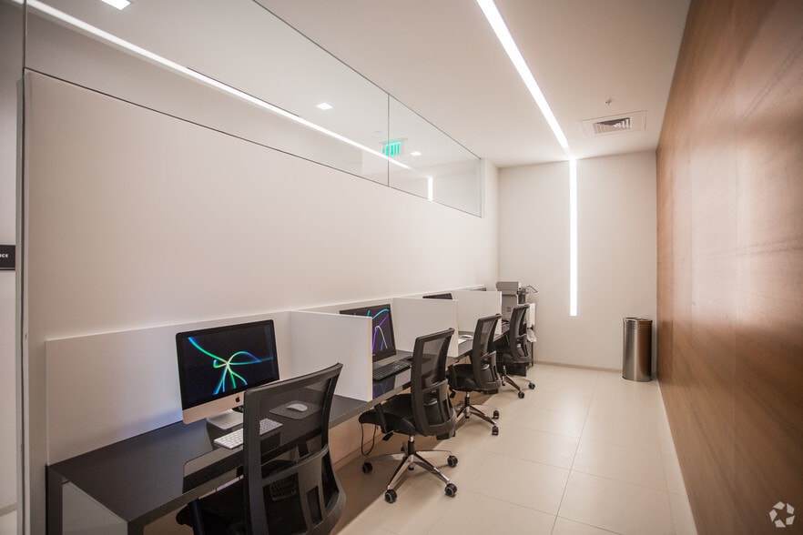 More Photos Of 1800 N Lynn St, Arlington Apartments For Lease