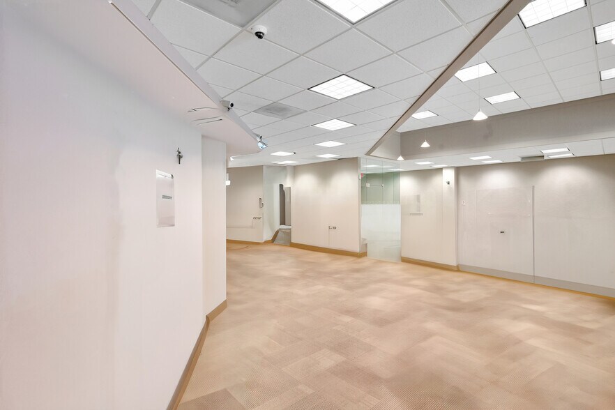 More Photos Of 780 Laurel St, San Carlos Bank For Lease