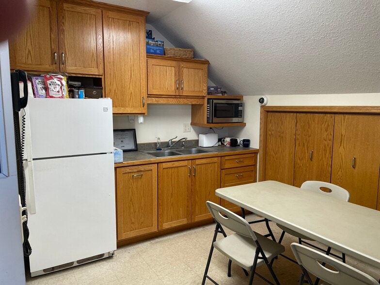 More Photos Of 5582 N 146th St, Hugo Freestanding For Sale