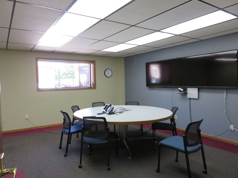 More Photos Of 123 1st St SE, Mason City Office For Lease