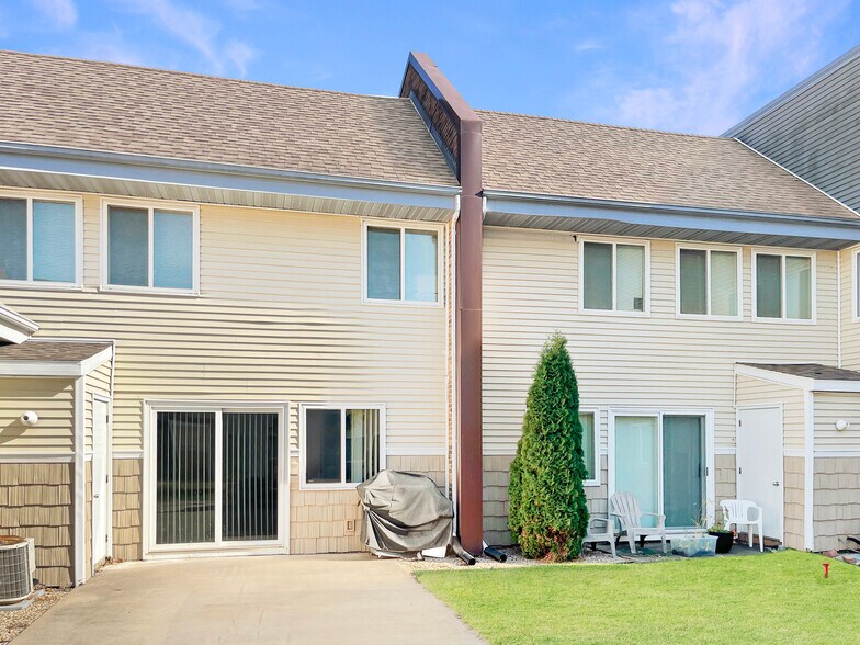 More Photos Of 401 River Run Dr, Macomb Apartments For Sale