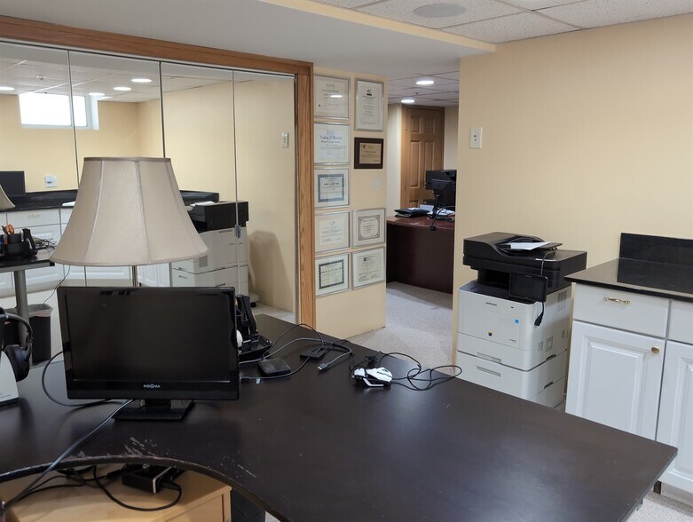 More Photos Of 417 N Hough St, Barrington Medical For Sale