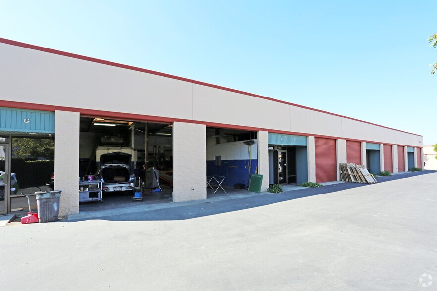 More Photos Of 2970 Saturn St, Brea Warehouse For Lease