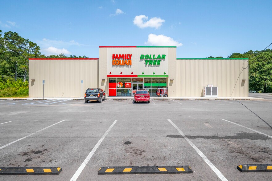More Photos Of 3200 Main St, Altoona Storefront For Sale