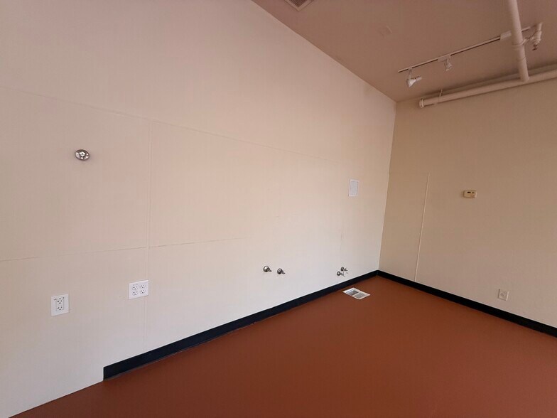 More Photos Of 6130-6142 E Cave Creek Rd, Cave Creek Unknown For Lease