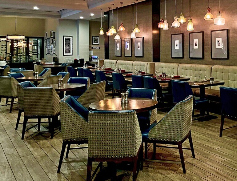 More Photos Of 6300 Waterford Blvd, Oklahoma City Hotel For Lease