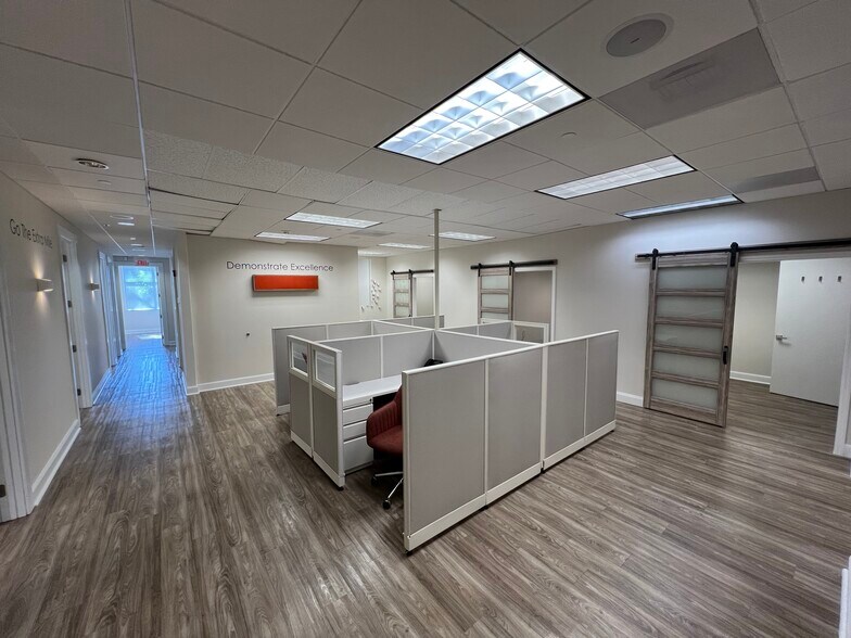 More Photos Of 2925 Pga Blvd, Palm Beach Gardens Office For Lease