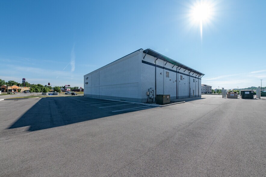 More Photos Of 50 Middletown Loop, White Hall Storefront Retail Office For Lease