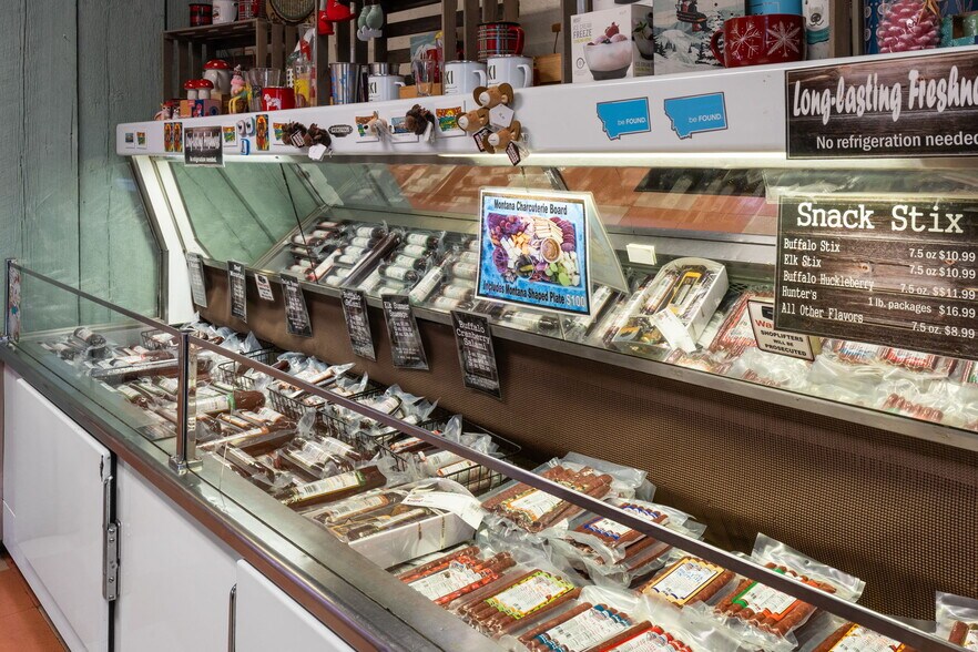 More Photos Of 6410 Jackrabbit Ln, Belgrade Storefront For Sale