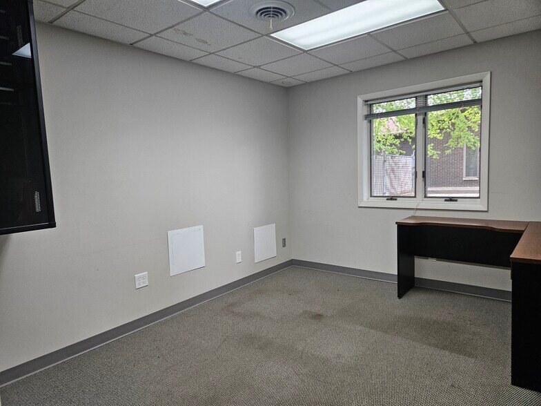 More Photos Of 950-980 Wabash Ave, Chesterton Industrial For Sale