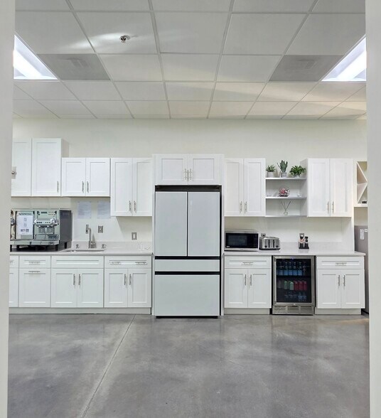 More Photos Of 5825 Medlock Bridge Pky, Johns Creek Loft Creative Space For Sale