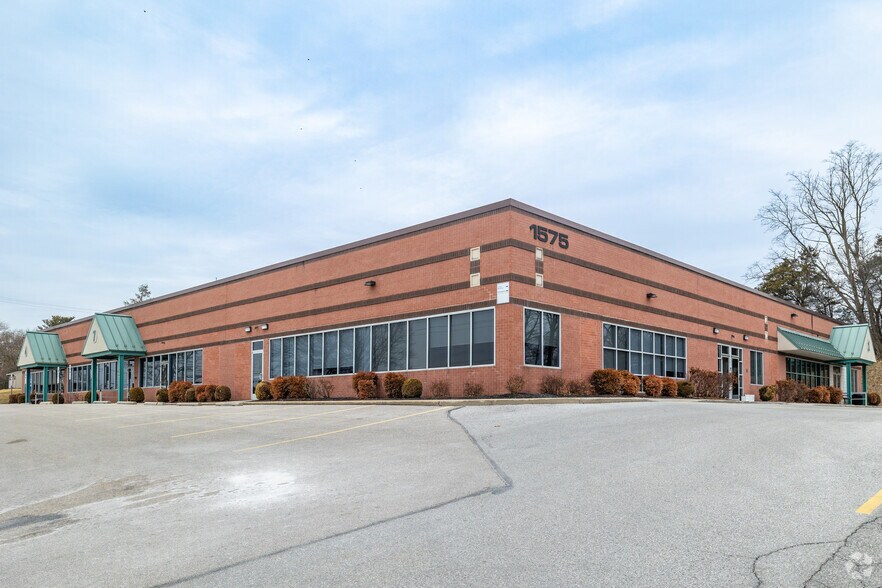 More Photos Of 1575 Bannister St, West York Medical For Lease