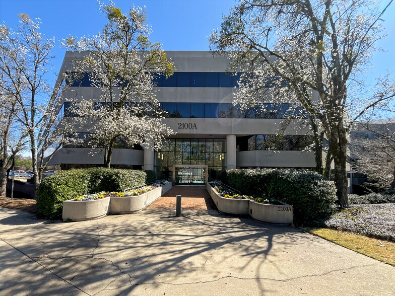 Primary Photo Of 2000-2100 SouthBridge Pky, Birmingham Coworking Space