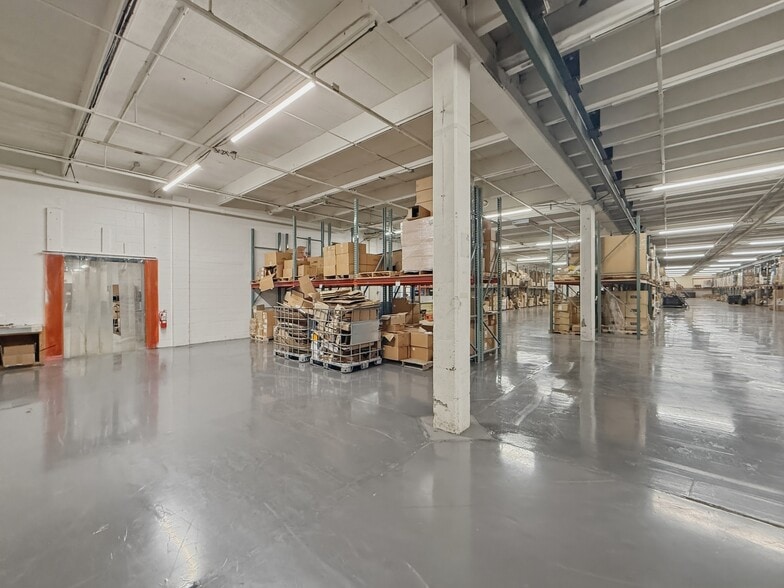 More Photos Of 13400 O St, Lincoln Manufacturing For Lease
