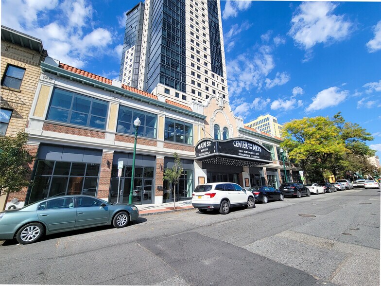 More Photos Of 587 Main St, New Rochelle Storefront For Lease