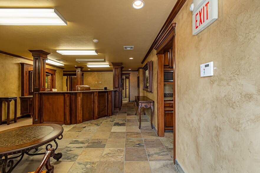 More Photos Of 1530 SW 89th St, Oklahoma City Office For Sale