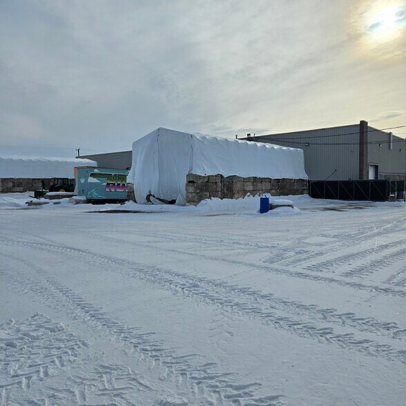 More Photos Of 440 Boul Industriel, St-Eustache Warehouse For Sale