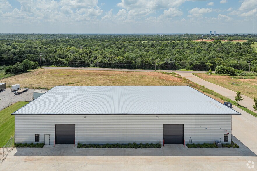 More Photos Of 1577 Freedom Market Pl, Edmond Warehouse For Sale