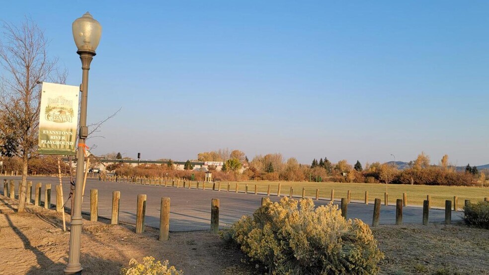 More Photos Of 70 Bear River Dr, Evanston Hotel For Sale