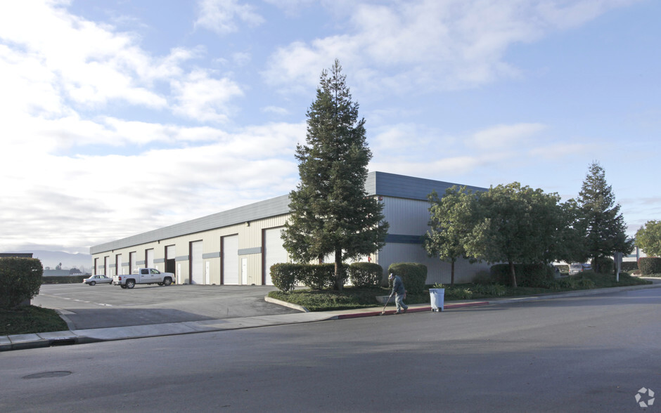 Primary Photo Of 300 Park Center Dr, Hollister Warehouse For Lease