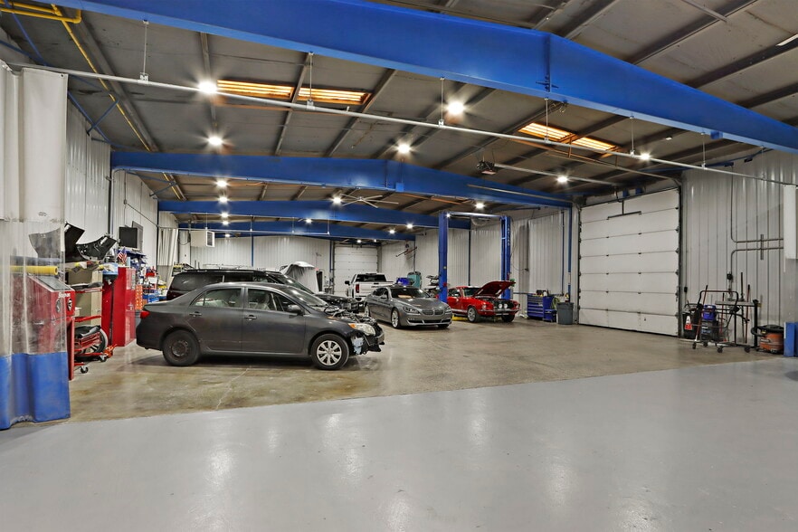 More Photos Of 1206 Washington Rd, Kenosha Auto Repair For Sale