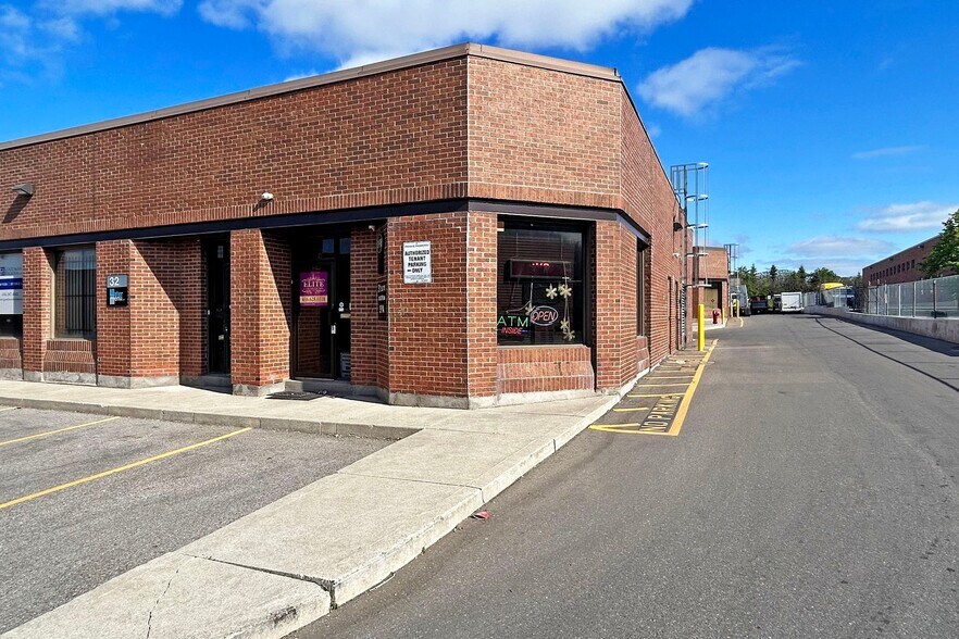 More Photos Of 4801 Keele St, Toronto Warehouse For Lease