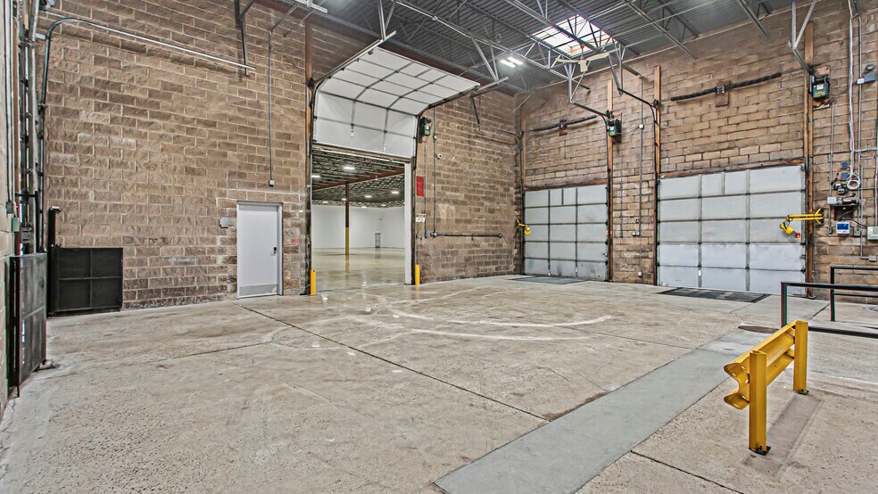 More Photos Of 1657 N Kostner Ave, Chicago Warehouse For Lease
