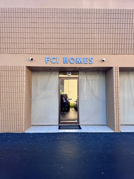 More Photos Of 4584 Mercantile Ave, Naples Warehouse For Sale