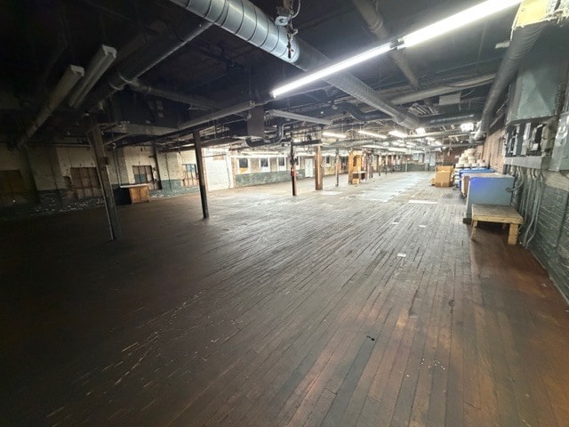 More Photos Of 41 E Salisbury St, Denton Warehouse For Sale