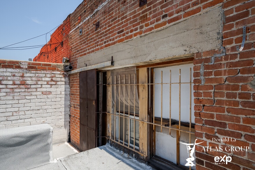 More Photos Of 115 N Western Ave, Los Angeles Storefront For Sale