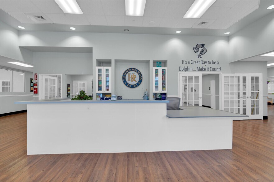 More Photos Of 20417 S University Blvd, Missouri City Schools For Lease