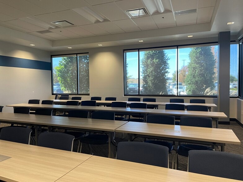 More Photos Of 2929 W Navigator Dr, Meridian Office For Lease