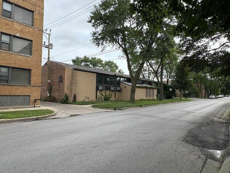 More Photos Of 7550 S Phillips Ave, Chicago Schools For Sale