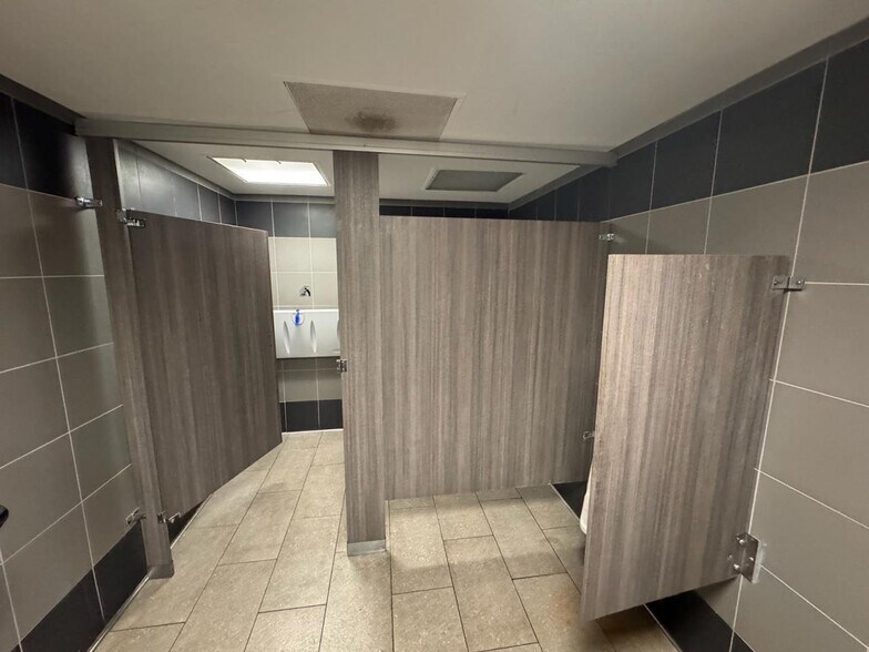 More Photos Of 4765 Montgomery Rd, Cincinnati Restaurant For Sale