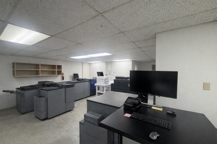More Photos Of 210 Woodland Estates Ave, Ruskin Manufacturing For Sale