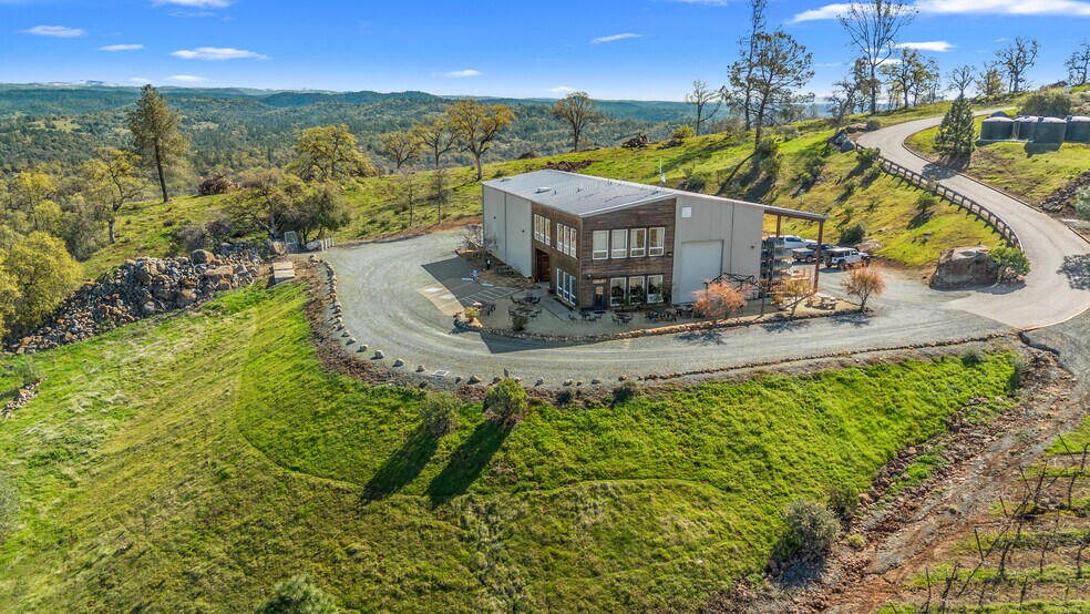 More Photos Of 6781 Tower, Somerset Winery Vineyard For Sale