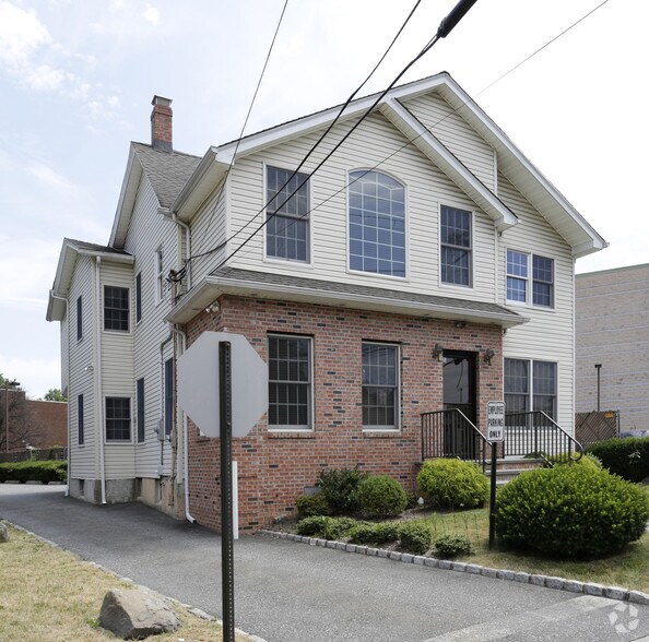 More Photos Of 26 Millburn Ave, Springfield Office For Lease