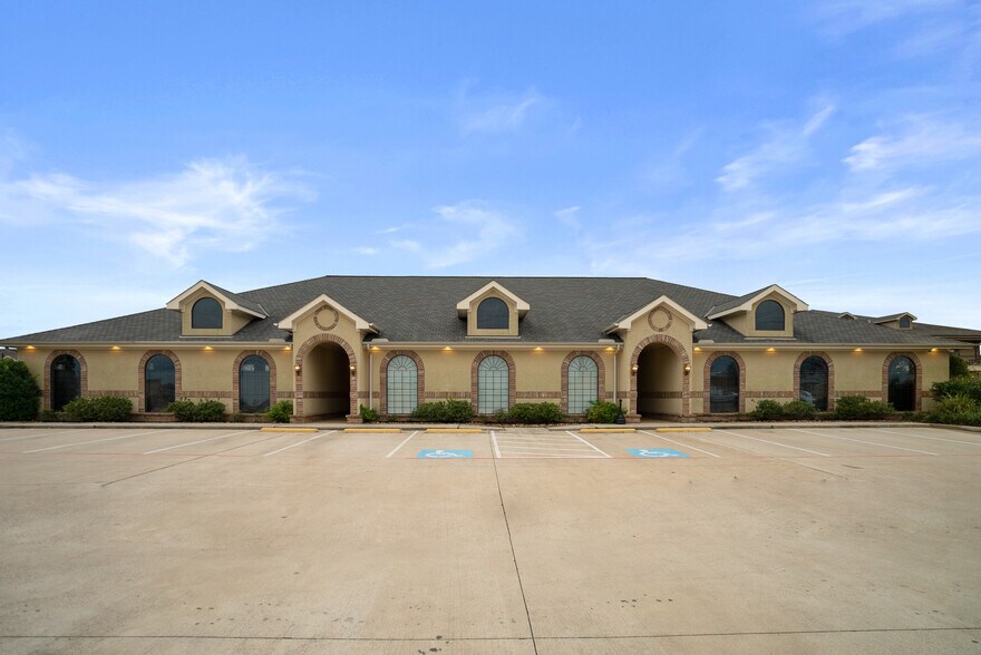 More Photos Of 7115 FM 2920, Spring Unknown For Lease