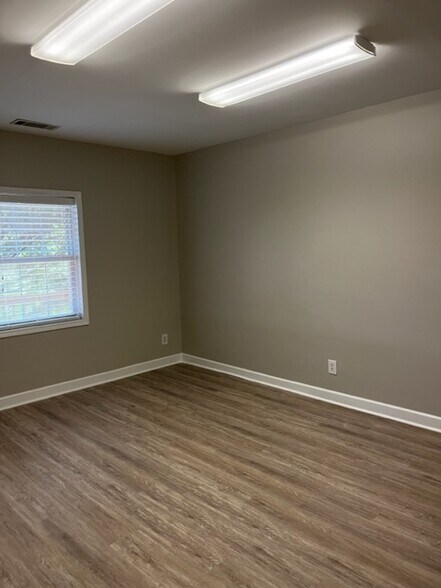 More Photos Of 106 Colony Park Dr, Cumming Office Residential For Lease
