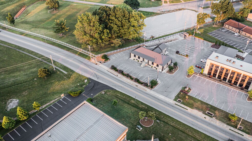 More Photos Of 1502 Westen St, Bowling Green Office For Sale