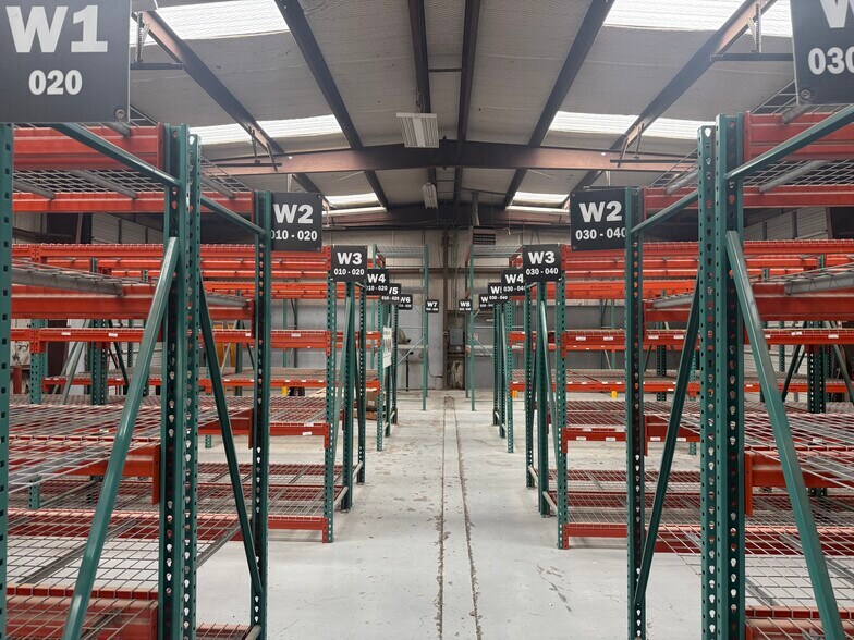 More Photos Of 419 Enterprise Blvd, Hewitt Flex For Lease