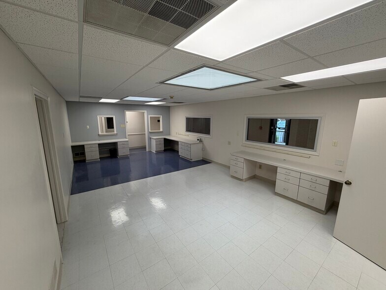 More Photos Of 311 W Wendover Ave, Greensboro Medical For Lease