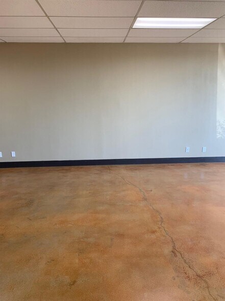 More Photos Of 16005 Main St, Hesperia Unknown For Lease