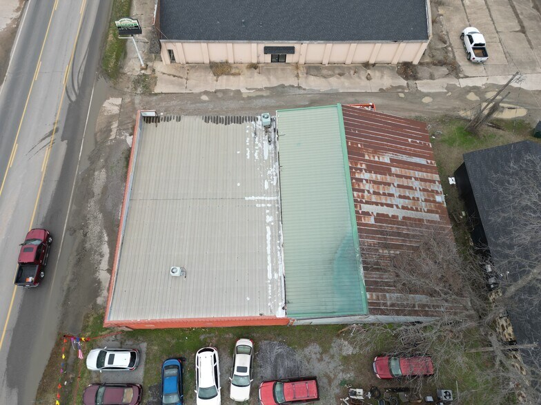 More Photos Of 610 N 1st Ave, Durant Flex For Sale