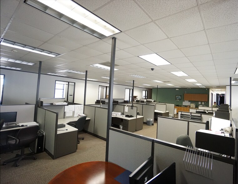 More Photos Of 6935 Brittmoore Rd, Houston Warehouse For Lease