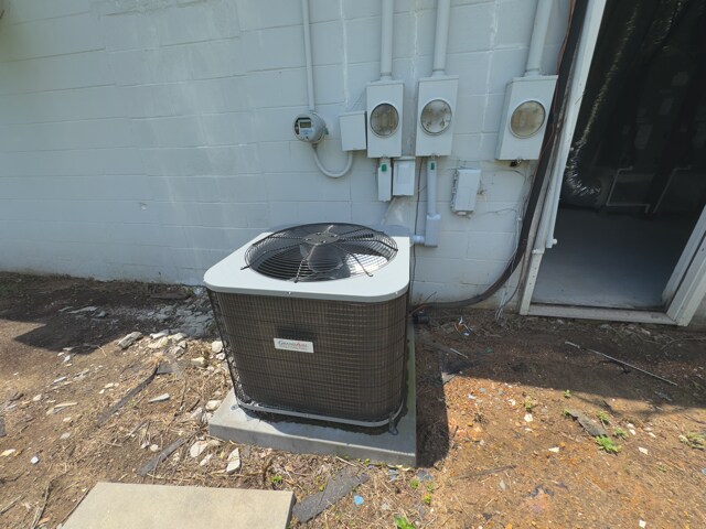 More Photos Of 3851 Harrington st, Oak Park Freestanding For Sale