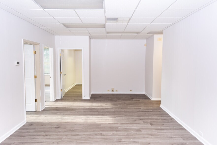 More Photos Of 821-824 Courtyard Dr, Hillsborough Office For Lease